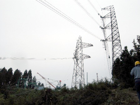 【滋賀】鉄塔25メートルから落下か　電線交換作業中の男性(45)死亡　命綱が鉄塔に接続されてなかったか